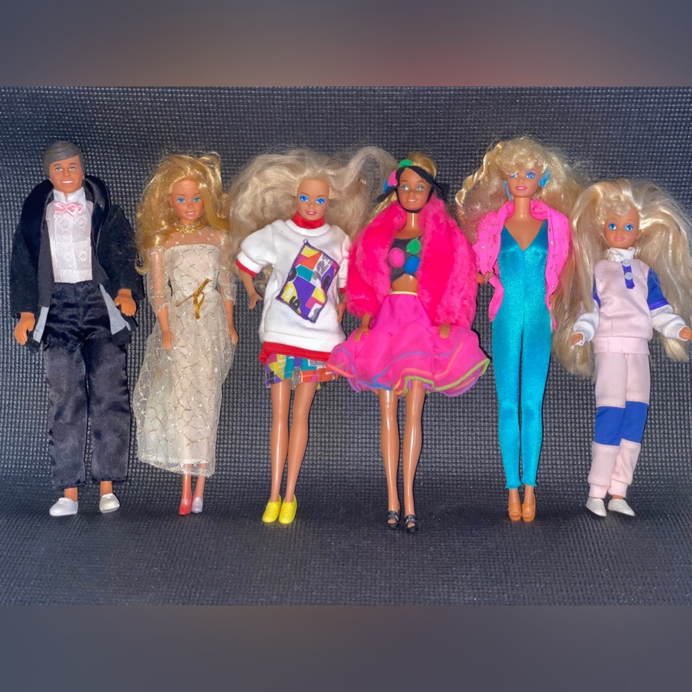 4 Barbies, 1 Skipper, 1 Ken, plus outfits - all from the 1980’s